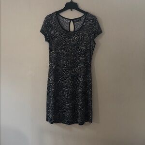 Short Sleeve Black & White Patterned Dress